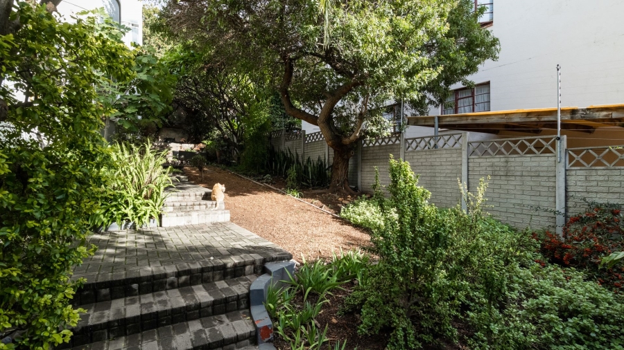 2 Bedroom Property for Sale in Vredehoek Western Cape